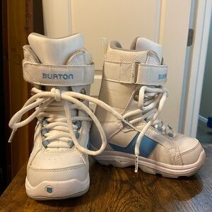 Burton Kids Snow Boots in White and Blue